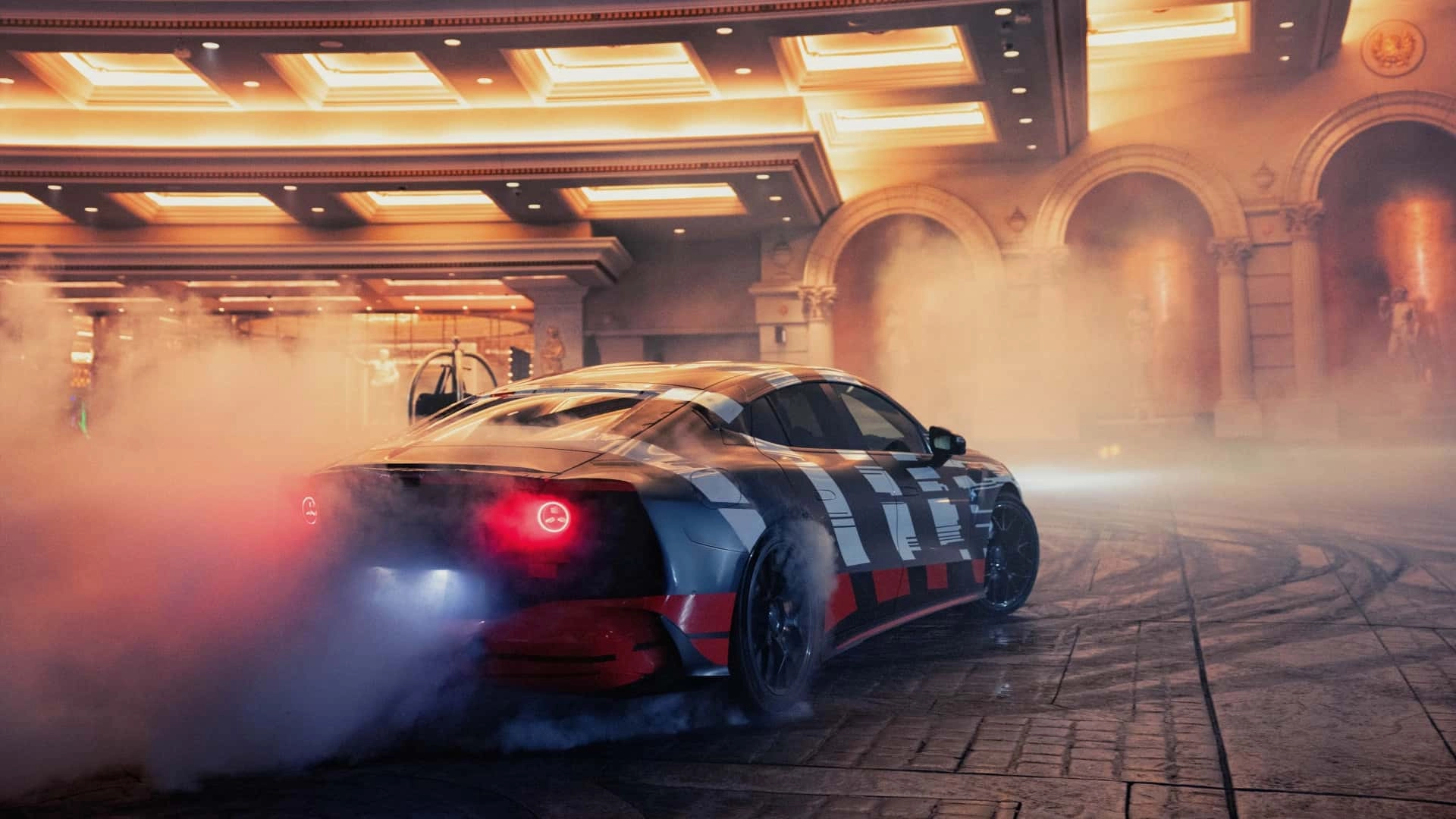 La mercedes amg gt coupe 4 porte con brad pitt e george russell (5)